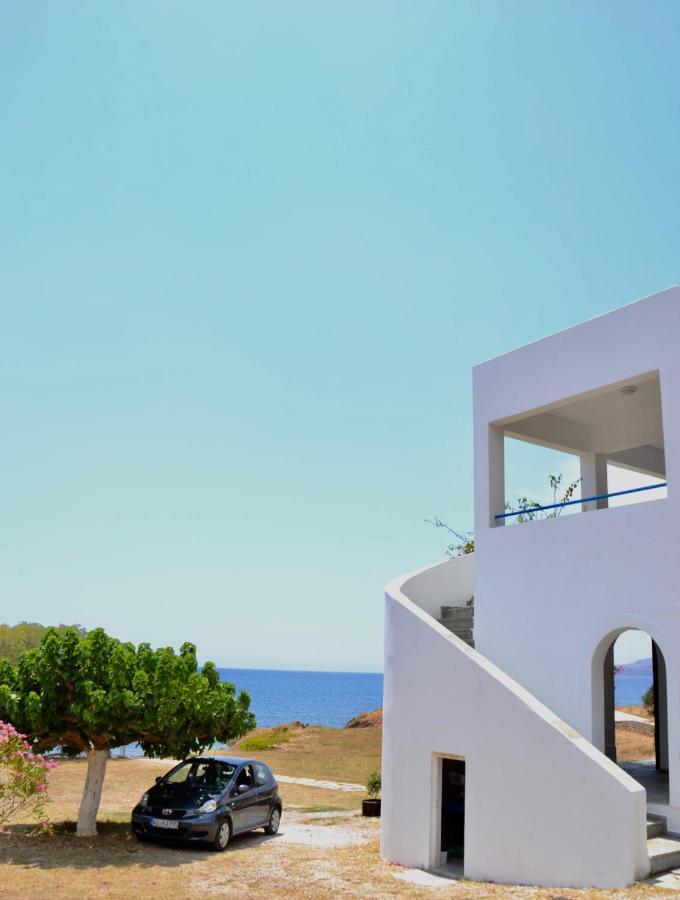 Beach House Set In A Beautiful Bay Caristo Exterior foto
