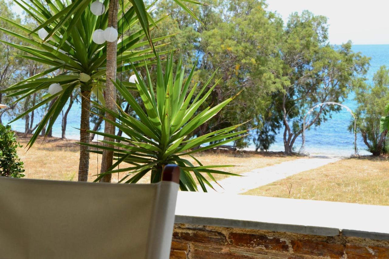 Beach House Set In A Beautiful Bay Caristo Exterior foto